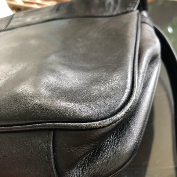 TANO VINTAGE LEATHER SHOULDER BAG IN BLACK - Picture 8 of 8